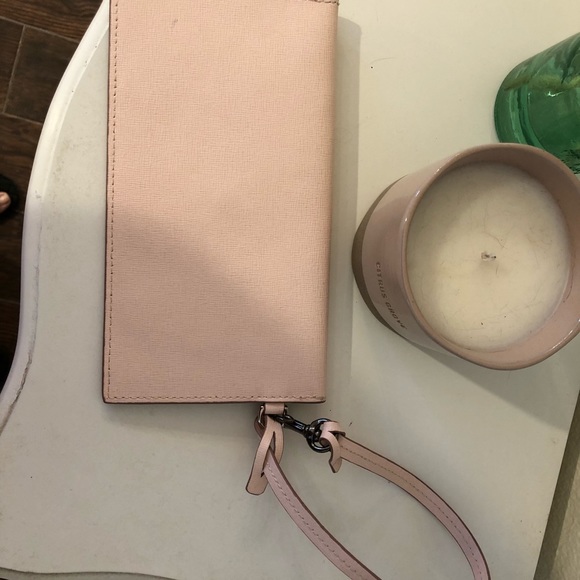 Dooney & Bourke large wristlet - Picture 3 of 8